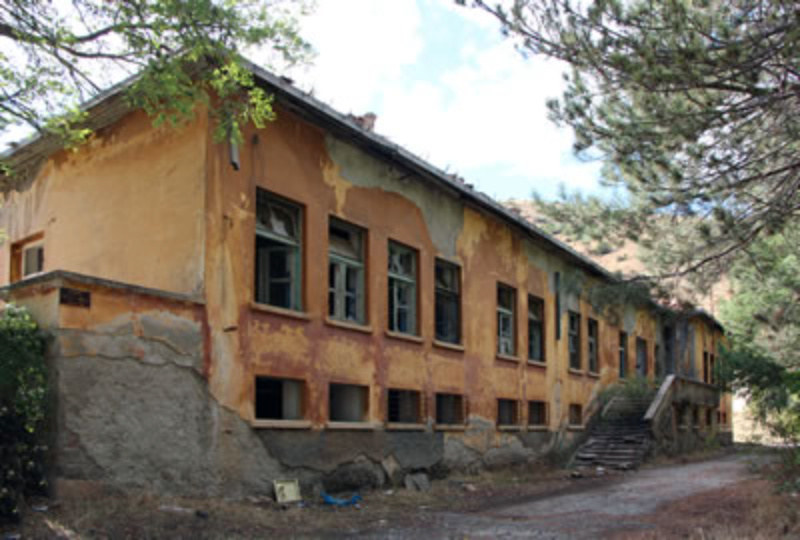 Sinemaya bitişik hastane binası, bugün