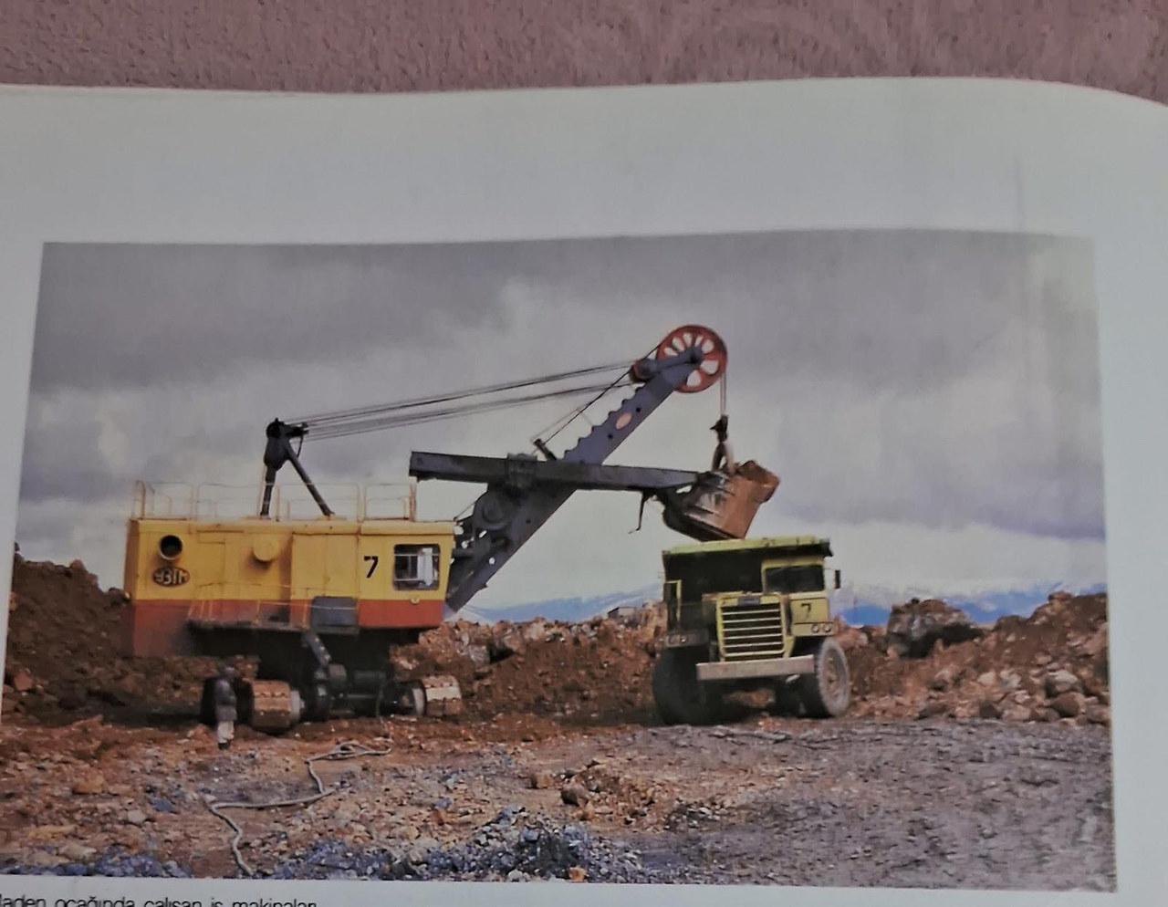 Maden ocağında çalışan makineler