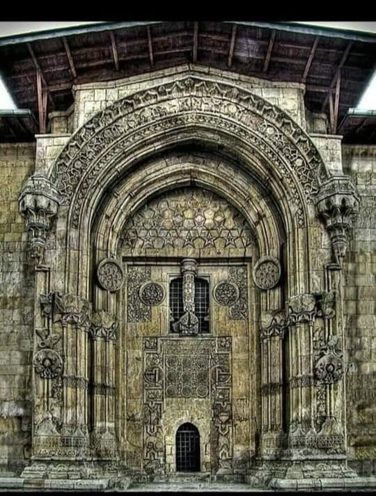 İşlemeli taş kapı