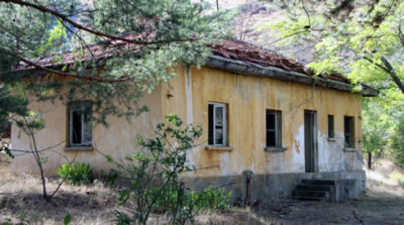 İşletme lojmanlarından biri, bugün